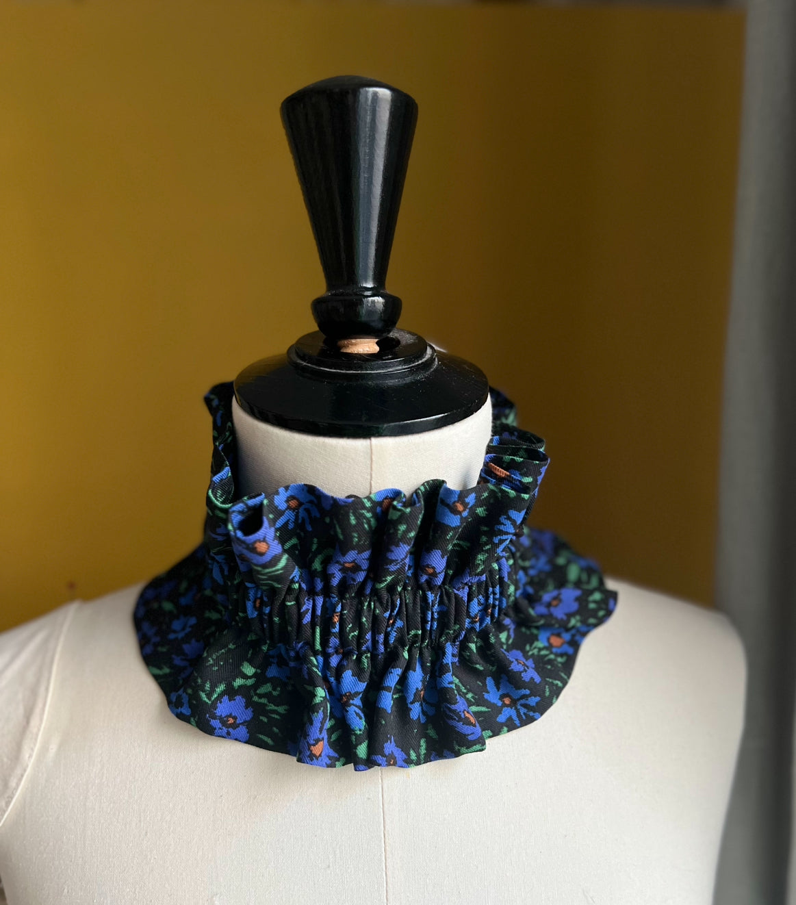 Col amovible volanté Margareth bleu viscose