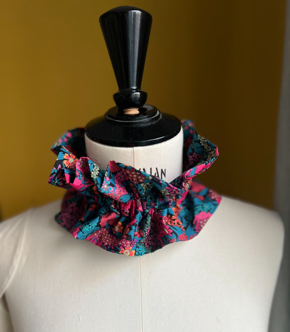 Col amovible volanté Chiara Framboise